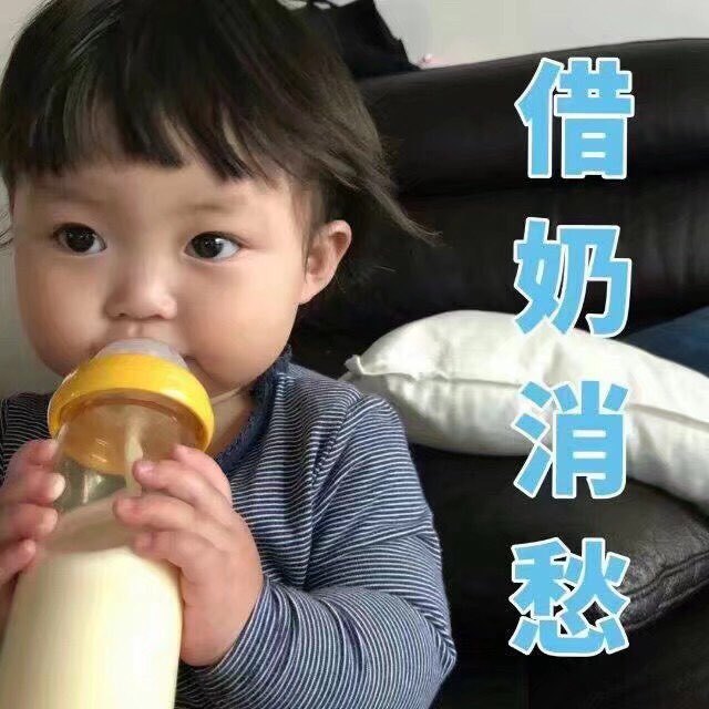 在电梯放屁的女人